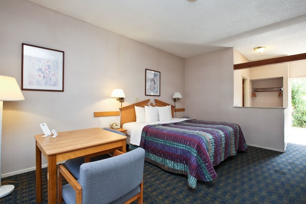 Sideways Hotel 3*