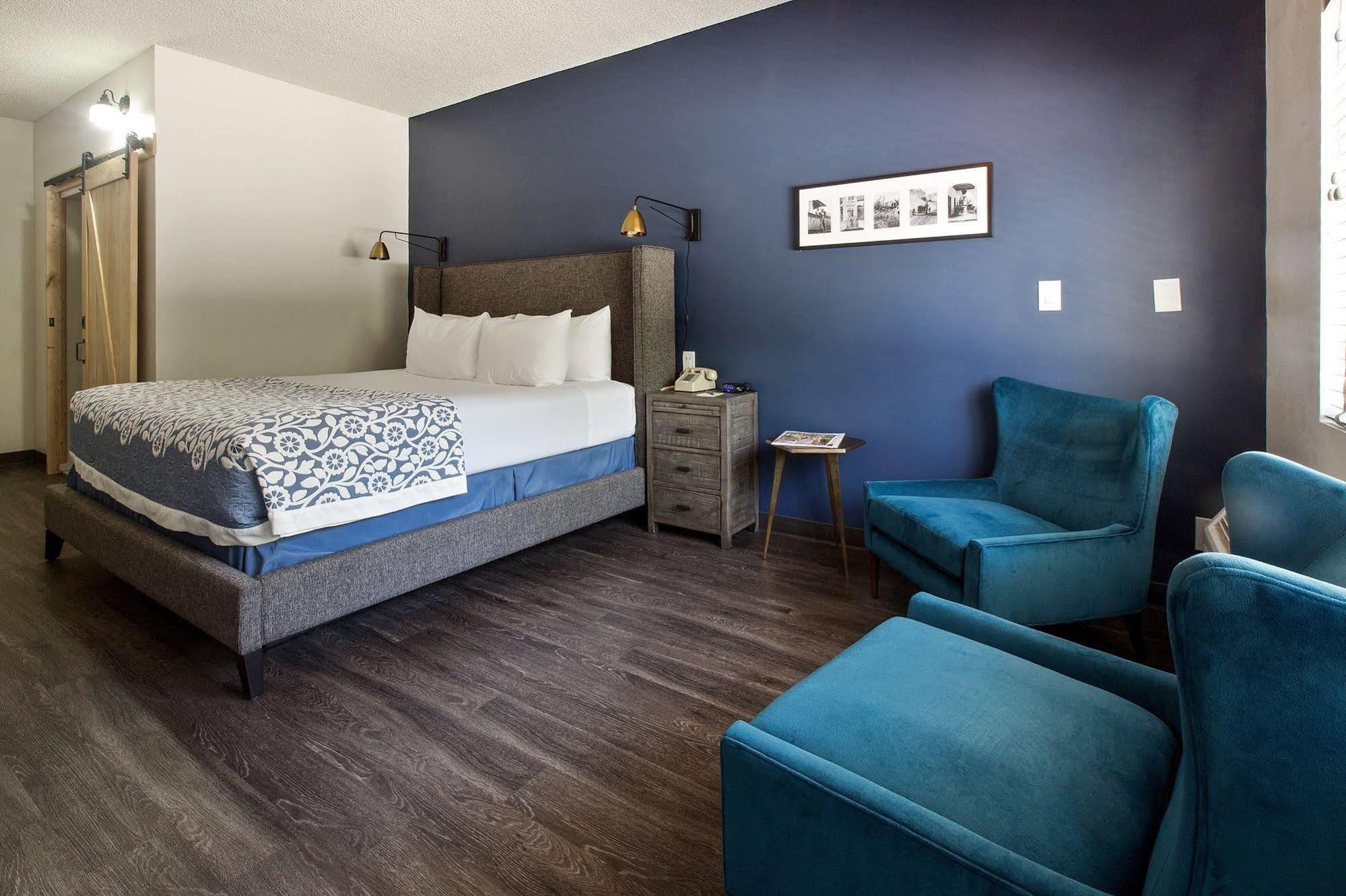 Sideways Hotel 3*