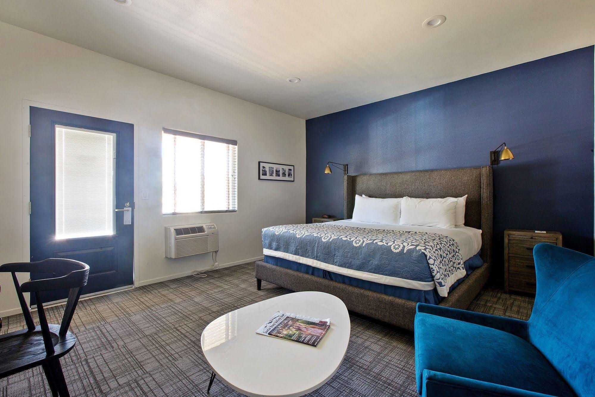 Hotel Sideways -